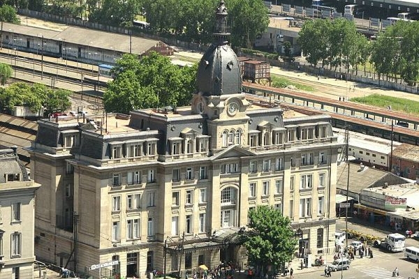 Hlavní nádraží v Buenos Aires zdemolovali naštvaní cestující.