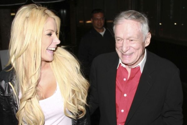 Hugh Hefner a jeho nová snoubenka Crystal.