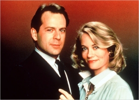 I Bruce Willis se vrací, navíc i s vlasy.