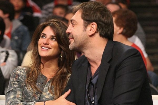 Penélope Cruzová s Javierem Bardemem na zápase.