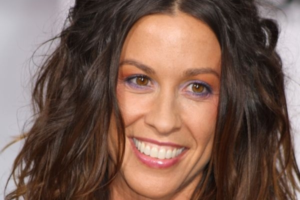 Zpěvačka Alanis Morissetteová prožívá šťastné chvíle.