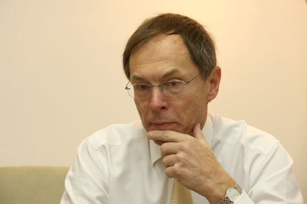 Třicet procent lidí by volilo Jana Švejnara. Třicet procent lidí by volilo Jana Švejnara.