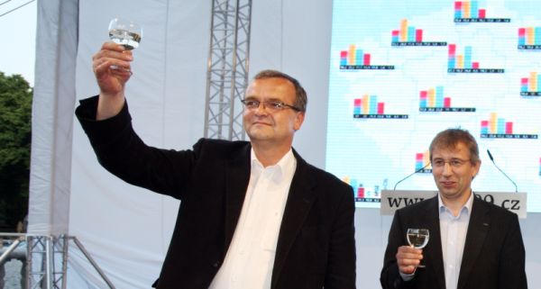 Miroslav Kalousek si na novoroční přípitek schoval lahve vybraného francouzského šampaňského.