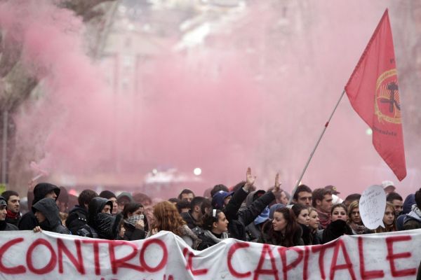 Italové demonstrují proti kapitalismu (ilustrační foto).