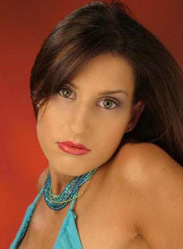 Adrienne zemřela mláda 27 let. Adrienne zemřela mláda 27 let.