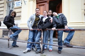 I když na základních školách vykazují nadprůměrné výsledky, na středních nestačí.