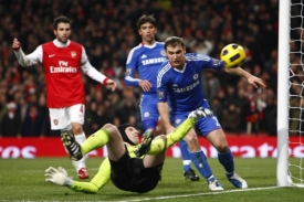 Chelsea v pondělí utrpěla krutou porážku na Arsenalu.