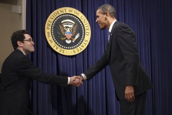 Obama gratuluje spolužákovi Eisenovi ke jmenování velvyslancem. Obama gratuluje spolužákovi Eisenovi ke jmenování velvyslancem.