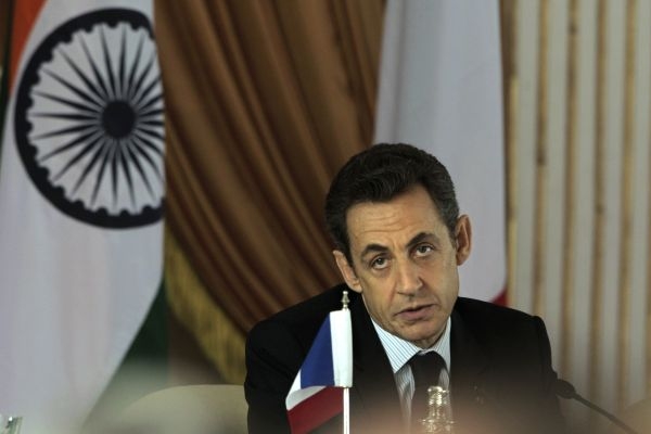 Sarkozy je pro euro. 