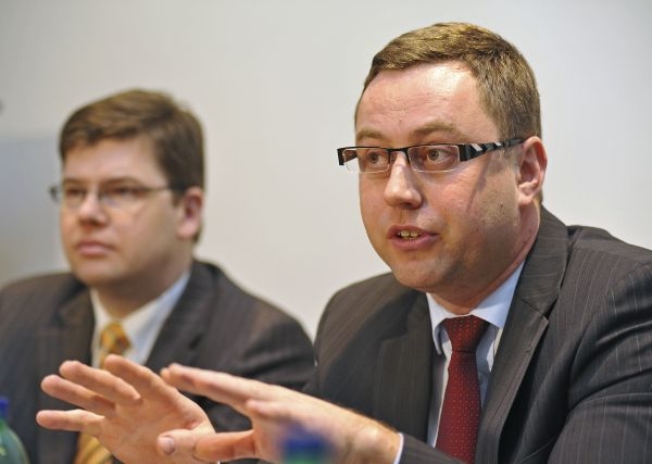 Nový nejvyšší státní zástupce Pavel Zeman (vpravo) vystoupil 3. ledna na Nejvyšším státním zastupitelství v Brně na společném brífinku s ministrem spravedlnosti Jiřím Pospíšilem (vlevo). 