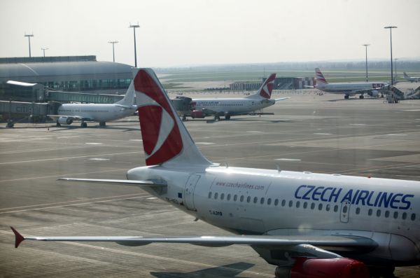 Letadla íránské letecké společnosti Iran Air využívají k doplnění paliva pražské ruzyňské letiště. 
