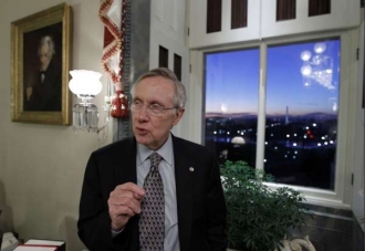 V Senátu mají demokraté většinu. Jejich šéf Harry Reid.