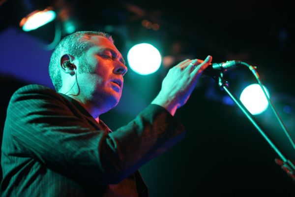 Tindersticks při koncertě v Roxy v září 2010.