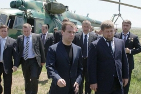 Čečna má na Kremlu značnou nezávislost, Kadyrov si ji vybojoval ve válkách i u stolu.