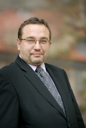 Ministr školství Josef Dobeš.