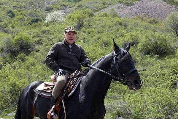 Prezident Nazarbajev je sportovně založen.