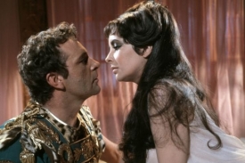 Richard Burton a Elizabeth Taylorová.