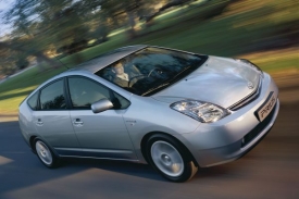 Toyota celosvětově boduje se svým hybridním modelem Prius.