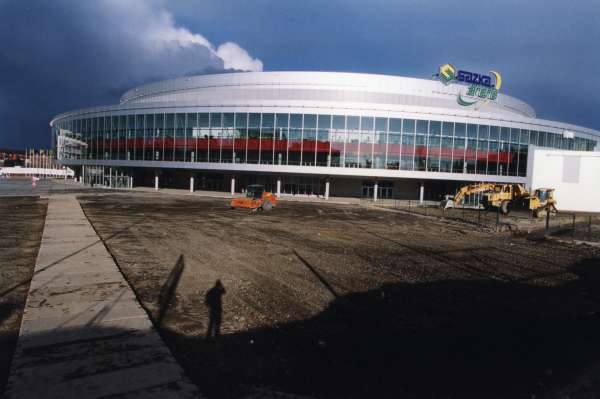 O2 arena v době výstavby v roce 2004.