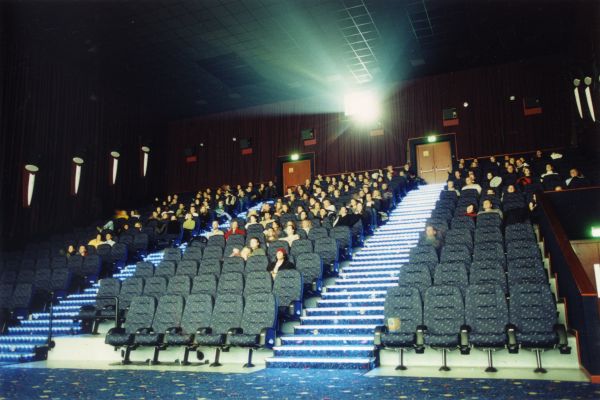 Objem peněz na podporu tvorby filmů klesá.