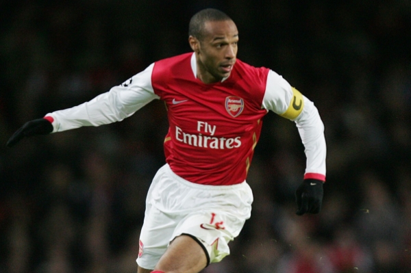 Thierry Henry na archivním snímku v dresu londýnského Arsenalu.
