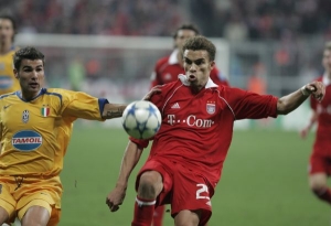 Mutu (vlevo), ještě v dresu Juventusu. 