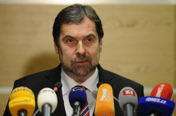 Limuzína ministra Johna jela podle úředníků podle předpisů.