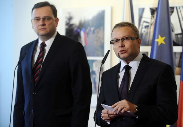 Podle premiéra Nečase zajistí Chalupa (vpravo) neideologičnost úřadu.