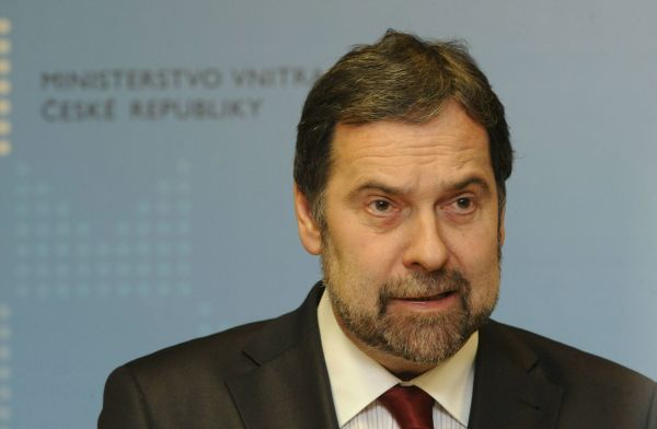 Ministr vnitra Radek John řekl, že veškeré informace o veřejných zakázkách budou zveřejňovány na webu. Ministr vnitra Radek John řekl, že veškeré informace o veřejných zakázkách budou zveřejňovány na webu.