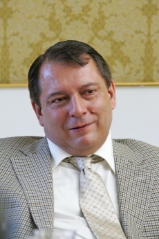 ČSSD nákupem práv ke knize Paroubka chránila.