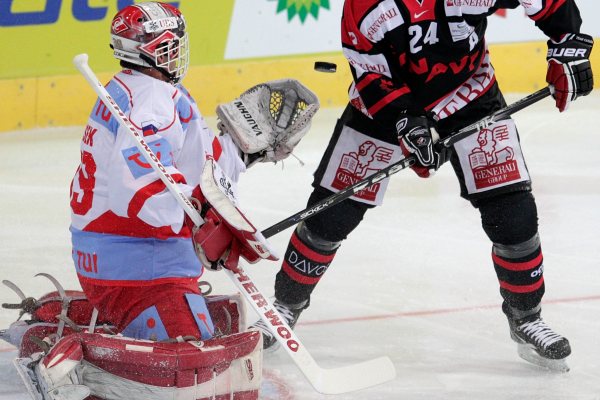 Dominik Hašek zažil v KHL nevydařený zápas.