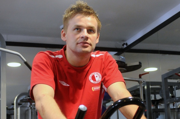 Zbyněk Pospěch se připravuje s fotbalisty Slavie.