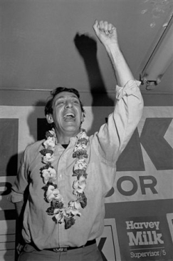 Harvey Milk to přiznal. A stal se ještě slavnějším a obdivovanějším.