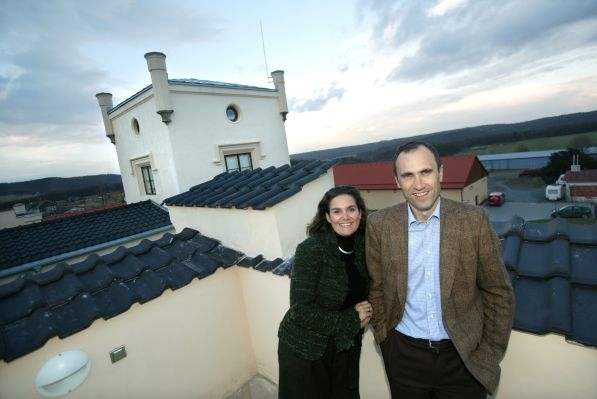 Býval korunním princem ODS a uznávaným bankéřem. Dnes kličkuje mezi dluhy. Na snímku s manželkou Lucií.