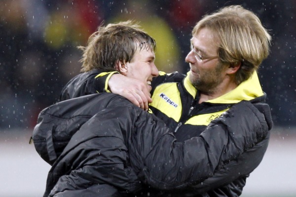 Trenér Dortmundu Jurgen Klopp (vpravo) s Kevinem Grosskreutzerem.
