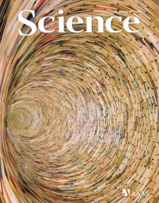 Článek o zpracování dat z digitalizovaných knih ilustroval na titulní straně Science záběr z Městské knihovny v Praze.