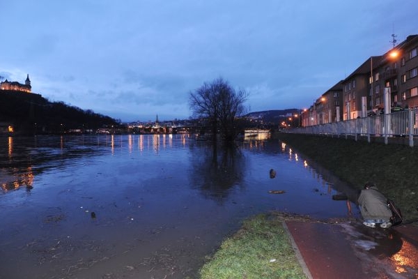 V Ústí nad Labem se pro jistotu stavějí protipovodňové hráze.