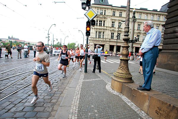 Pražský maraton se běhá každoročně v ulicích metropole.
