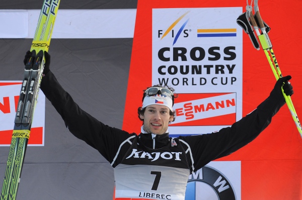 Sprinter Dušan Kožíšek oslavuje třetí místo. Sprinter Dušan Kožíšek oslavuje třetí místo.