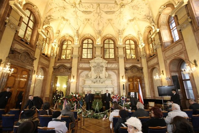Ve Valdštejnském paláci proběhlo i loučení s exministrem Dienstbierem.