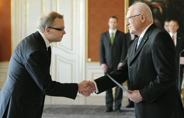 Chalupu jmenoval Klaus na Pražském hradě.