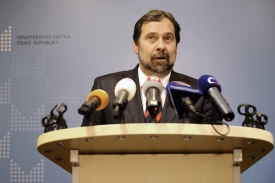 Ministr vnitra Radek John.