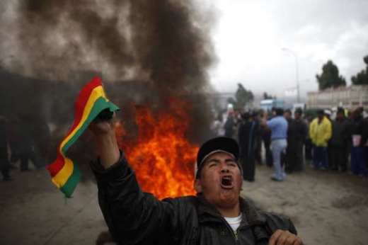 Ne vždy a všude se daří. Protesty Bolivijců proti zdražování pohonných hmot. Ne vždy a všude se daří. Protesty Bolivijců proti zdražování pohonných hmot.