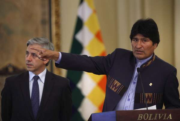 Morales (vpravo) a jeho viceprezident. Morales (vpravo) a jeho viceprezident.