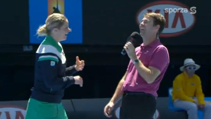 Clijstersová i Woodbridge se při rozhovoru pořádně bavili. Clijstersová i Woodbridge se při rozhovoru pořádně bavili.