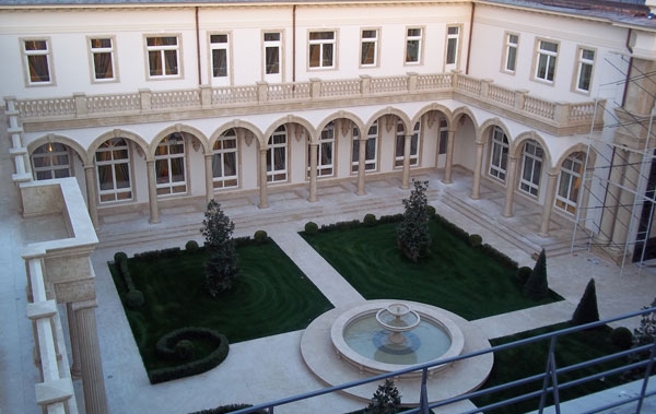 Putin velmi dbá na image u Rusů. Podobný palác by ho nenávratně zničil. 