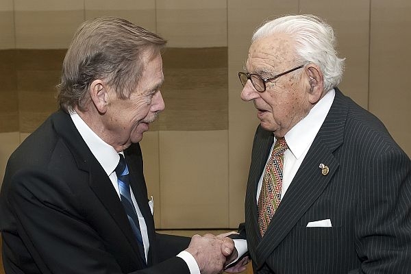 Václav Havel a 102letý sir Winton.