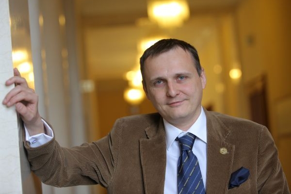 Ministr dopravy se chystá k veřejnému prohlášení o činnosti své bývalé detektivní agentury. Ministr dopravy se chystá k veřejnému prohlášení o činnosti své bývalé detektivní agentury.