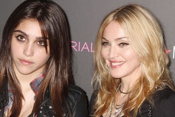 Madonna s dcerou. Madonna s dcerou.