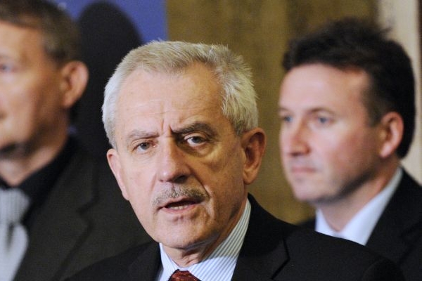 Ministr zdravotnictví Leoš Heger považuje situaci ve svém rezortu za kritickou, ale stále věří v dohodu s odbory.